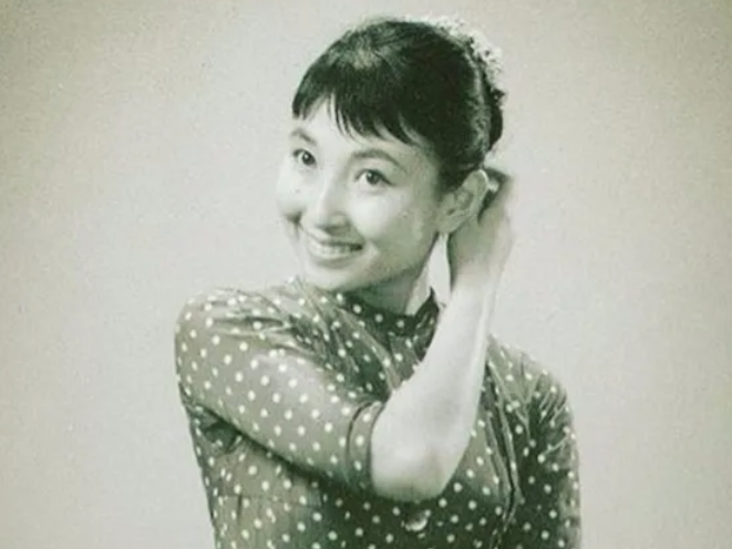 黒柳徹子の若い頃の写真で辿る髪型とファッション変遷録徹底解説